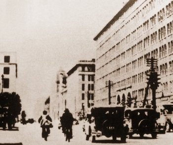 1929　右は丸ビル.JPG